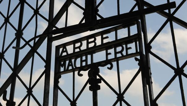 Germany-Dachau-Gate_Horo.jpg