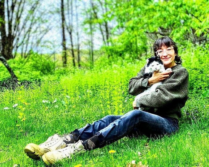 A Friendship That Lasted For Almost A Decade Resulted In This Senior Feral Cat Becoming An Indoor Pet A Friendship That Lasted For Almost A Decade Resulted In This Senior Feral Cat Becoming An Indoor Pet