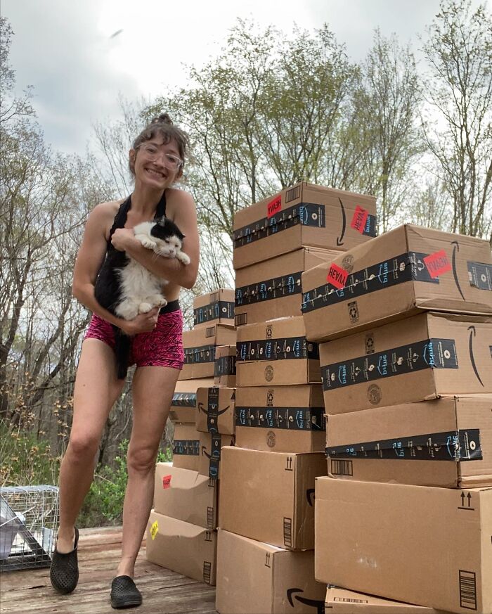 A Friendship That Lasted For Almost A Decade Resulted In This Senior Feral Cat Becoming An Indoor Pet A Friendship That Lasted For Almost A Decade Resulted In This Senior Feral Cat Becoming An Indoor Pet