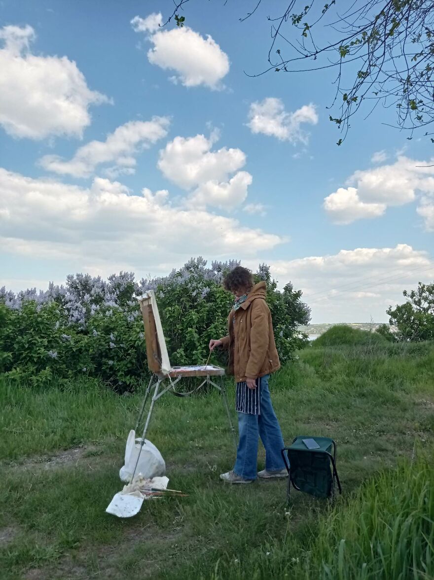 The Story Of A Painting Created In The Open Air In A Frontline City By Maryna Kondurova (9 Pics) The Story Of A Painting Created In The Open Air In A Frontline City By Maryna Kondurova (9 Pics)