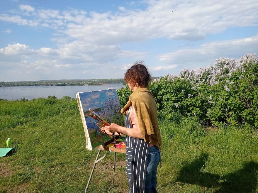 The Story Of A Painting Created In The Open Air In A Frontline City By Maryna Kondurova (9 Pics) The Story Of A Painting Created In The Open Air In A Frontline City By Maryna Kondurova (9 Pics)