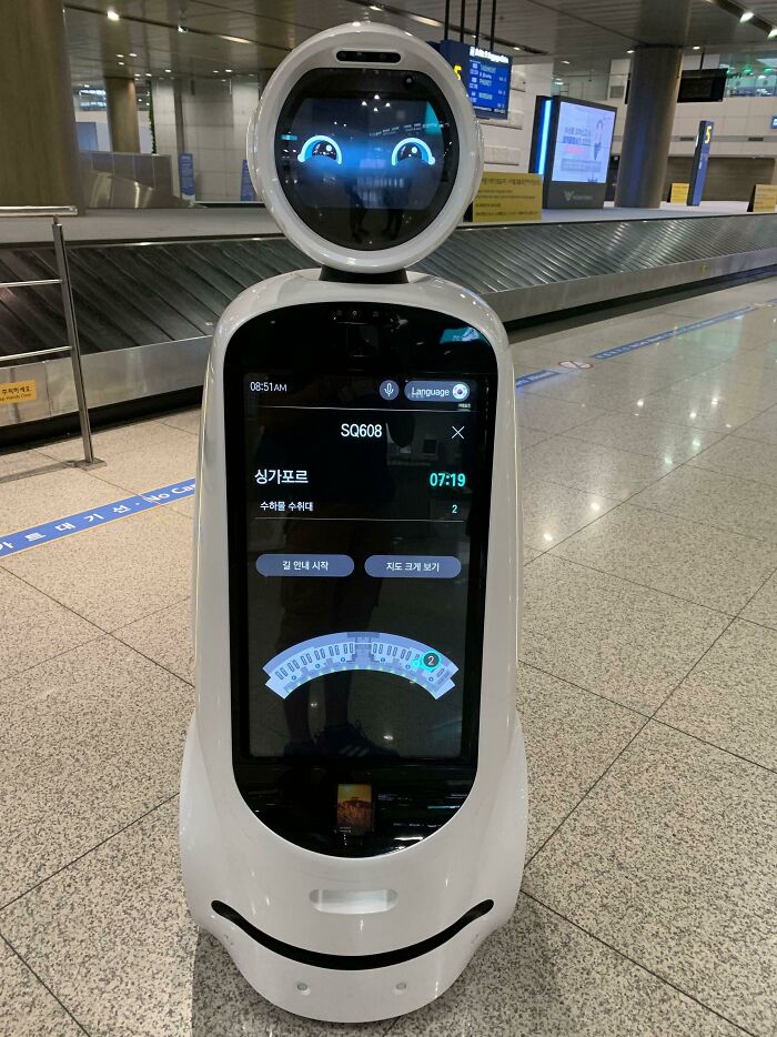 Robot helping people in the airport 
