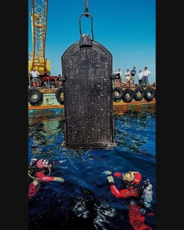 The Stele Of Thonis-Heracleion, Crafted By Pharaoh Nectanebo I (378-362 Bc) Near Alexandria, Egypt, Has Been Lifted From The Sea 🌊 Where It Had Been Submerged For More Than A Millennium