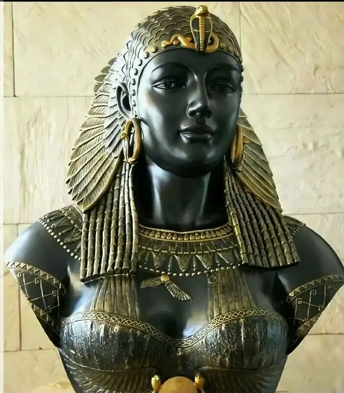 At The Age Of 17, Cleopatra Became Queen Of Egypt And Ruled Until She Was 39 Years Old