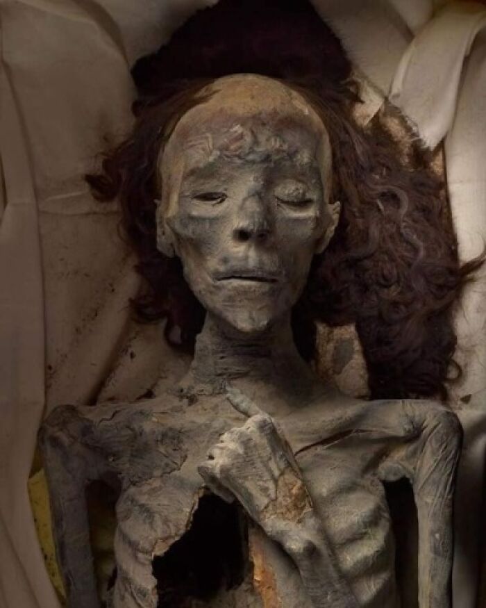 Queen Tiye, Who Was Married To King Amenhotep III, The Mother Of King Akhenaten, And The Grandmother Of King Tutankhamun, Has Been Discovered In Mummified Form