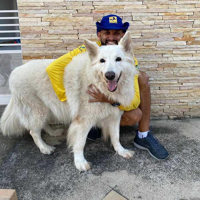 Mailman Takes Selfies With Every Animal That He Befriends While On His Job, And Here Are The Newest 30 Photos