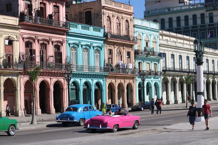 Colorful Cuban buildings 