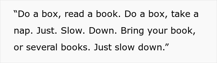 Employee Gets Scolded For Reading At Work, Boss Changes Her Mind After Seeing How Scarily Fast That Employee Is At Work Employee Gets Scolded For Reading At Work, Boss Changes Her Mind After Seeing How Scarily Fast That Employee Is At Work