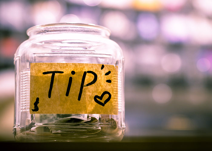 Ben & Jerry’s Cashier Throws A Scene After Woman Refuses To Leave Them A Tip, Gets Reality Checked By The Internet Ben & Jerry’s Cashier Throws A Scene After Woman Refuses To Leave Them A Tip, Gets Reality Checked By The Internet