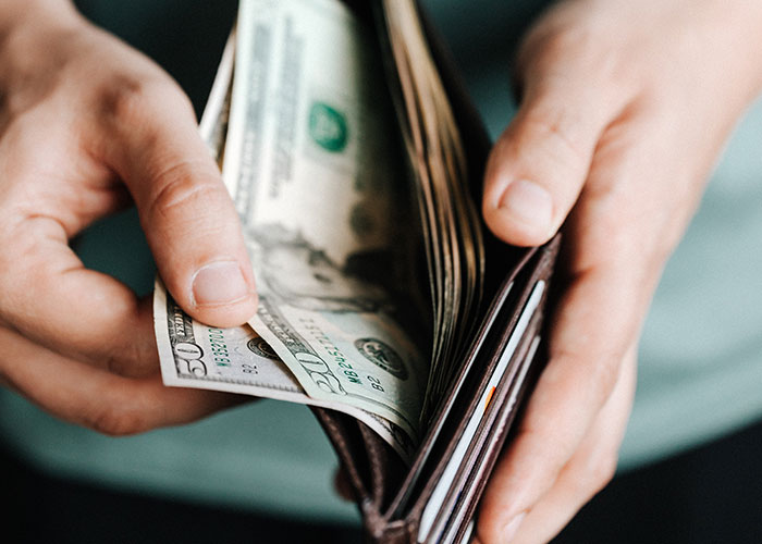 Ben & Jerry’s Cashier Throws A Scene After Woman Refuses To Leave Them A Tip, Gets Reality Checked By The Internet Ben & Jerry’s Cashier Throws A Scene After Woman Refuses To Leave Them A Tip, Gets Reality Checked By The Internet