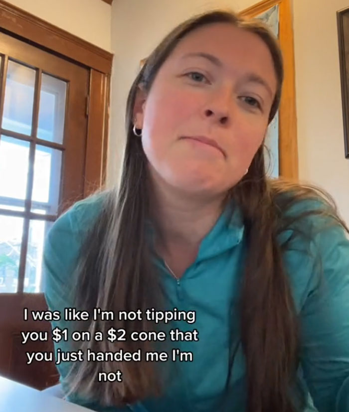 Ben & Jerry’s Cashier Throws A Scene After Woman Refuses To Leave Them A Tip, Gets Reality Checked By The Internet Ben & Jerry’s Cashier Throws A Scene After Woman Refuses To Leave Them A Tip, Gets Reality Checked By The Internet