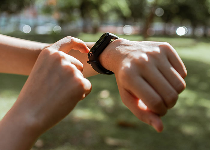 Boss Gloats To 6 Employees Over Newly Bought Standing Desk, They Can Only Stare In Disbelief When He Tells Them They Aren’t Getting Any Boss Gloats To 6 Employees Over Newly Bought Standing Desk, They Can Only Stare In Disbelief When He Tells Them They Aren’t Getting Any
