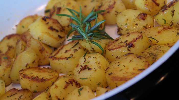 Fried potatoes with rosemary