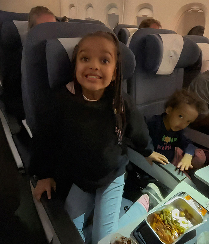 "Rich People, Don't Spoil Your Kids": Heated Discussion Starts After Dad Leaves His Kids In Coach While Flying First Class