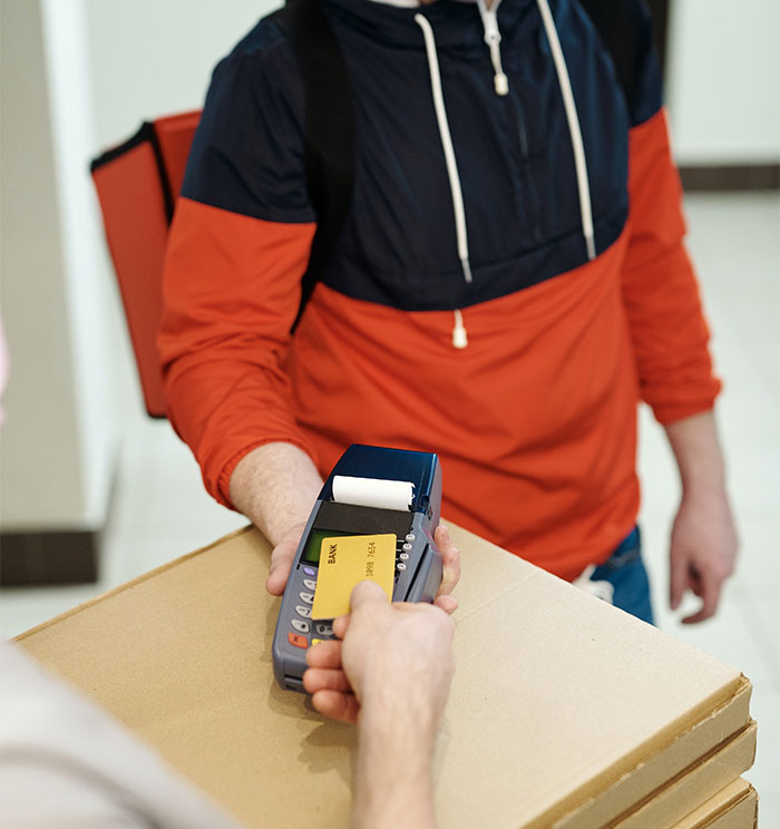 “The Receptionist Looked At Him With Horror”: Delivery Driver Struts Into Fancy Hotel Shirtless In Malicious Compliance “The Receptionist Looked At Him With Horror”: Delivery Driver Struts Into Fancy Hotel Shirtless In Malicious Compliance