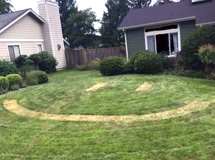 A Friend's Epic Response To Her Anonymous Neighbor's Passive-Aggressive Request To Mow Her Yard