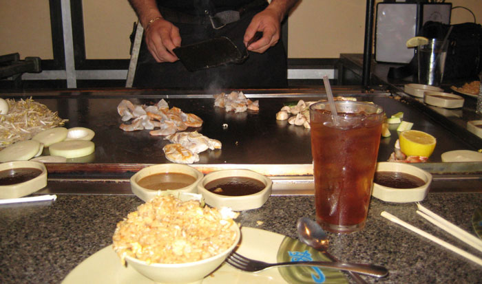 Restaurant Customer Pranks A ‘Karen’ Who Threatened Him With Legal Action After Mistaking Him For A Waiter