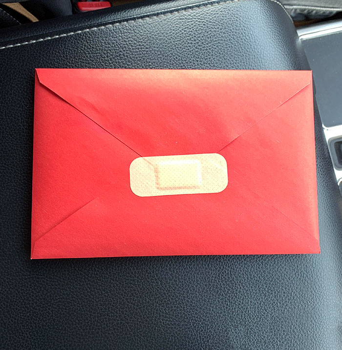 Le pedí a mi marido que cerrara un sobre para enviarlo por correo