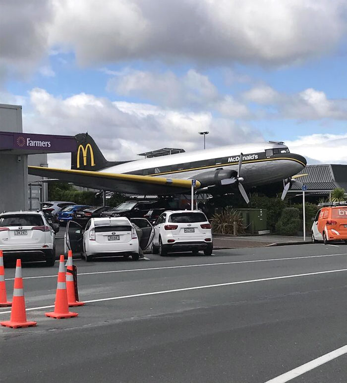Este McDonald's en Nueva Zelanda tiene un avión fuera de servicio en el que se puede cenar