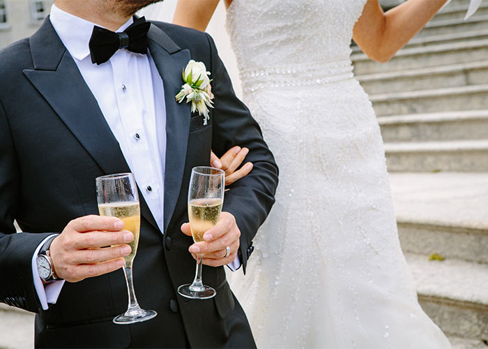 "It's The Most Miserable Marriage I've Ever Seen": 30 Stories Of People Dating And Marrying Rich