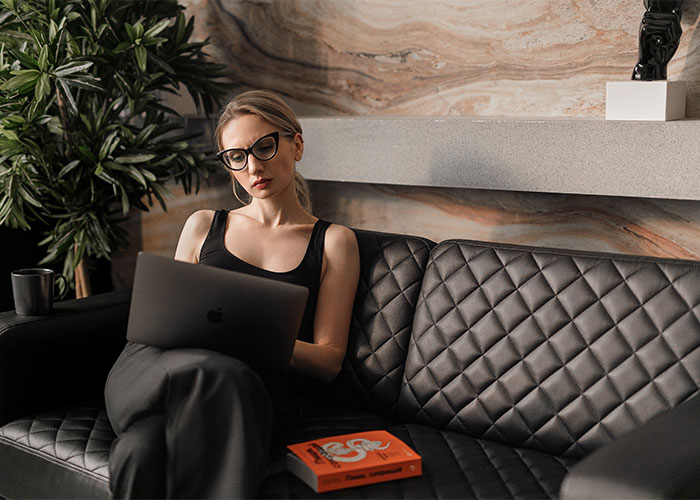 "It's The Most Miserable Marriage I've Ever Seen": 30 Stories Of People Dating And Marrying Rich