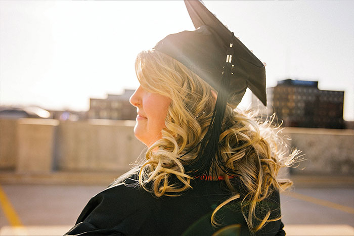 Woman Shares How Others Automatically Assume She's Dumb Because Of Her Looks, Shares Crazy Story Woman Shares How Others Automatically Assume She's Dumb Because Of Her Looks, Shares Crazy Story