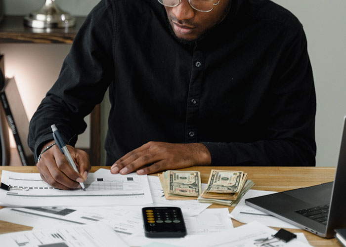 Company Gives Final Raise To Employee After 10 Years Of Work, He Hands In His Notice Company Gives Final Raise To Employee After 10 Years Of Work, He Hands In His Notice