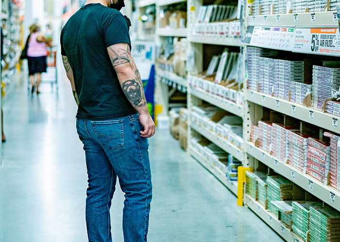 Customer Is Very Rude And Condescending To This Employee, They Get The Best Revenge When They See Them At Their Retail Job Customer Is Very Rude And Condescending To This Employee, They Get The Best Revenge When They See Them At Their Retail Job