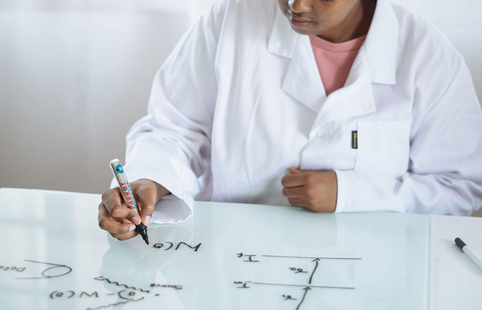 Plastic Surgeon Has Enough Of Aunt Bashing Her Profession And Idolizing Her Nurse Daughter, Viciously Mocks Both Of Them