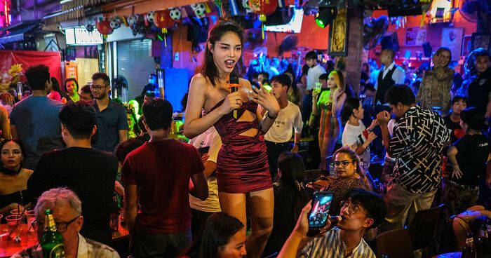 30 Times This Photographer Captured The Unfiltered Moments Of Daily Life (New Pics)