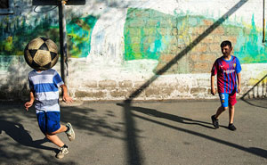 Scientist-Turned-Photographer Takes Pictures Of Ironic Everyday Moments (53 New Pics)