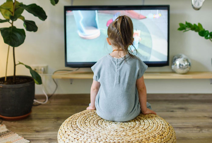 “I Have To Be In Bed By 10”: Strict Babysitter’s Rules Push 16-Year-Old Teen To Rebel, He Wonders If He Took It Too Far “I Have To Be In Bed By 10”: Strict Babysitter’s Rules Push 16-Year-Old Teen To Rebel, He Wonders If He Took It Too Far