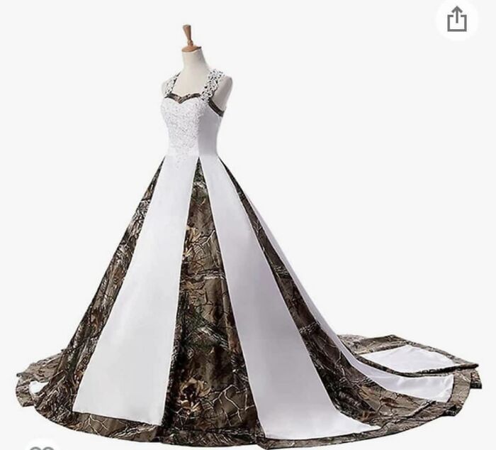 Nunca entenderé cómo la gente piensa que este vestido es bueno. Ya tiene un diseño bastante feo, pero incluso si le gusta a alguien, ¿en qué mundo es apropiado usar esto en una boda? 
