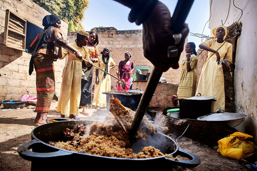 "Pilgrims Prepare Big Quantities Of Thiebou Yap"