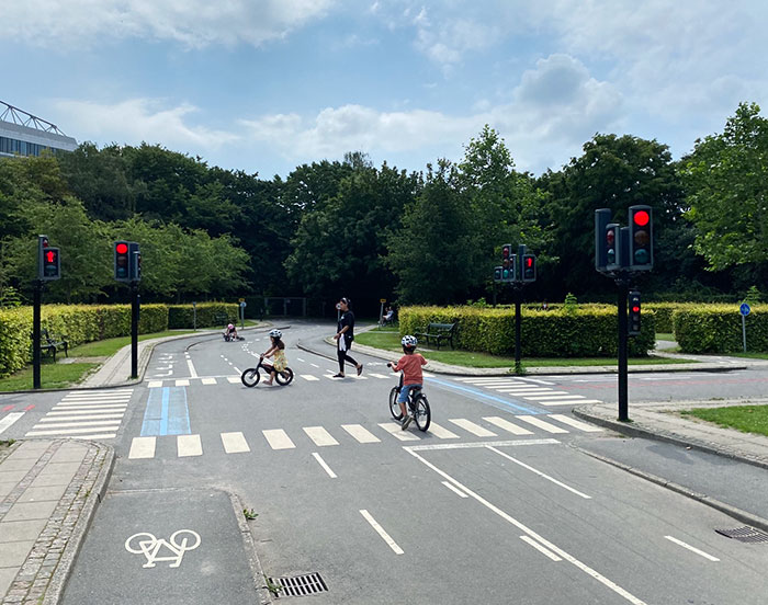 Un parque infantil en miniatura en Copenhague donde los niños aprenden a circular en bicicleta en medio del tráfico