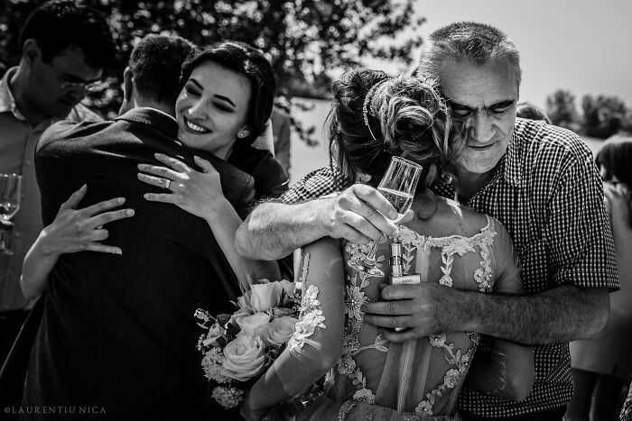 40 Unforgettable Moments Captured At The Weddings In Black And White