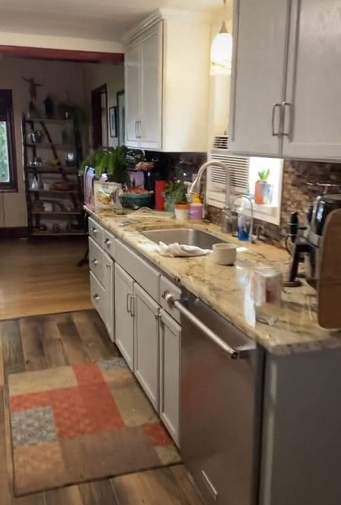 Woman Comes Up With Creative Idea To Save On Rent And Have Her Own Space, Goes Viral Woman Comes Up With Creative Idea To Save On Rent And Have Her Own Space, Goes Viral