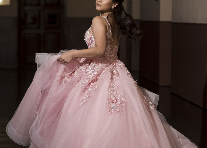 Dad Calls Out Wife And Puts An End To Her Unhealthy Obsession With Their 14-Year-Old Daughter's "Pageant-Ready" Looks, Wonders If He's A Jerk Dad Calls Out Wife And Puts An End To Her Unhealthy Obsession With Their 14-Year-Old Daughter's "Pageant-Ready" Looks, Wonders If He's A Jerk