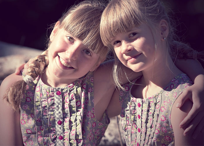 "Brick And Stone Wall": People Share The Most Unfortunate Names Parents Gave Their Twins After Teacher Blasts Her Students' Parents