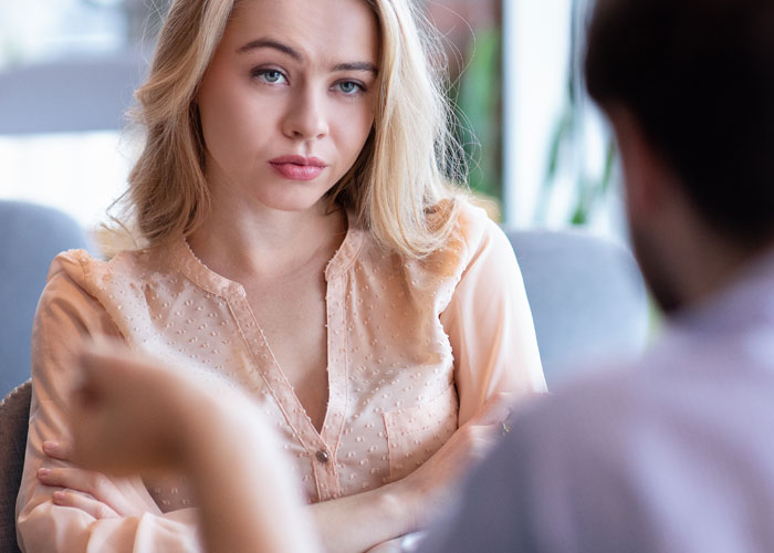 Man Hits On A Woman Without Knowing She's Trans, She Shuts Him Down In A Brilliant Way Man Hits On A Woman Without Knowing She's Trans, She Shuts Him Down In A Brilliant Way