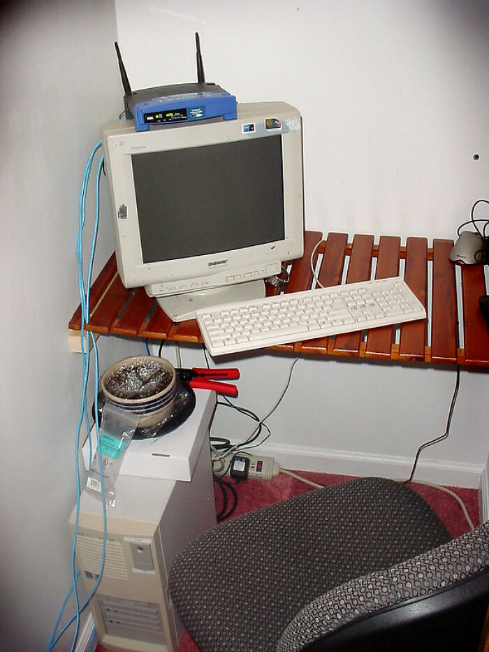 Someone Asks Online "People Born Before 1990, What Trivial Skill Do You Possess That No One Uses Anymore?", Receives 30 Replies