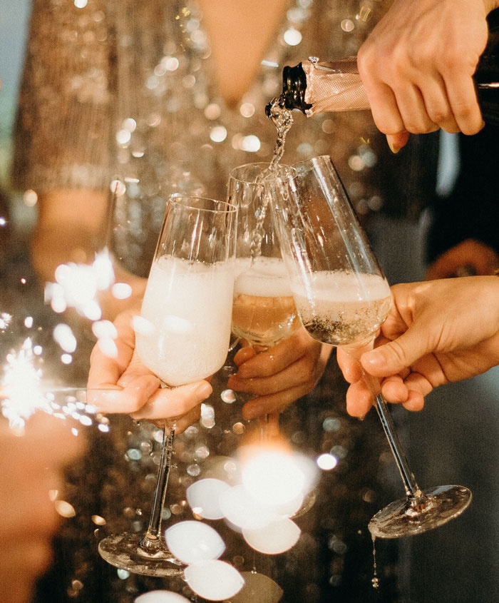 "Am I The Jerk For Being Pissed There Was No Alcohol At A Wedding?" "Am I The Jerk For Being Pissed There Was No Alcohol At A Wedding?"