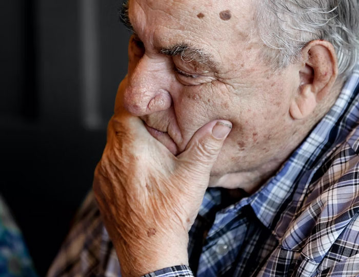 "When I Explained To Her The Tradition, She Was Understandably Bothered": Guy Doesn't Understand Why His GF Won't Follow His Family's Sexist Tradition "When I Explained To Her The Tradition, She Was Understandably Bothered": Guy Doesn't Understand Why His GF Won't Follow His Family's Sexist Tradition