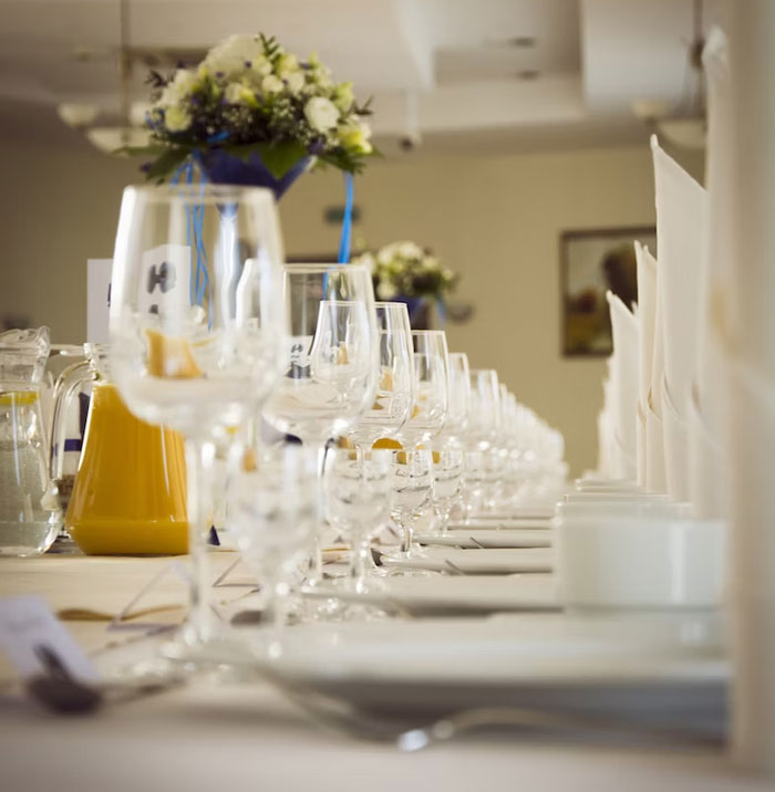 "Am I The Jerk For Being Pissed There Was No Alcohol At A Wedding?" "Am I The Jerk For Being Pissed There Was No Alcohol At A Wedding?"