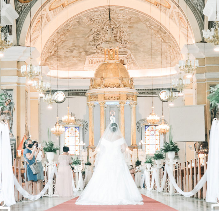 Mom Gets Mad Over Daughter's Refusal To Let Stepdad Walk Her Down The Aisle Mom Gets Mad Over Daughter's Refusal To Let Stepdad Walk Her Down The Aisle