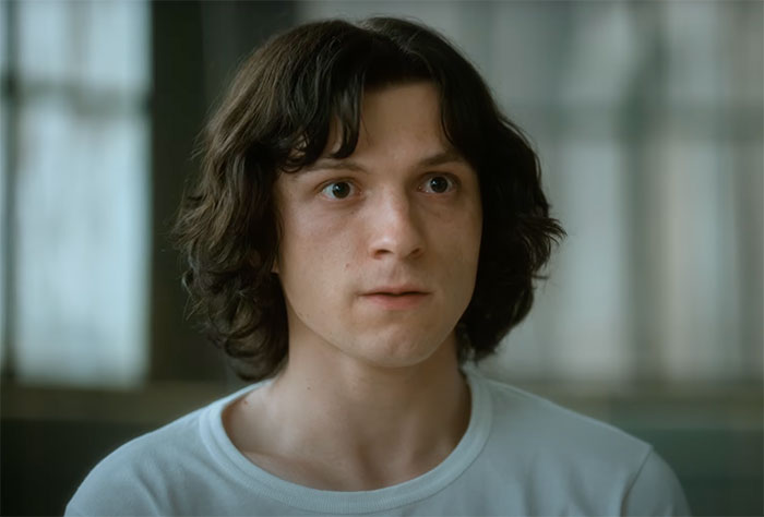 36-Year-Old Emmy Rossum Is Playing The Mom Of 27-Year-Old Tom Holland, And People Are Questioning The Age Gap 36-Year-Old Emmy Rossum Is Playing The Mom Of 27-Year-Old Tom Holland, And People Are Questioning The Age Gap