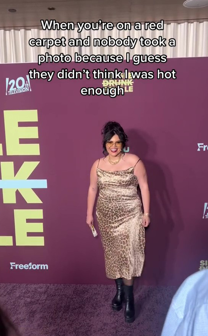 Influencer Gets To Leave Disappointed After Photographers On A Red Carpet Didn’t Take Her Picture Despite Her Striking Various Poses