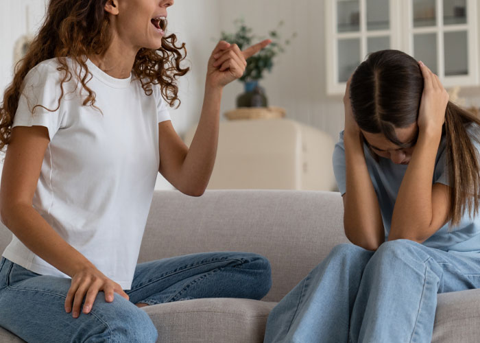 Dad Calls Out Wife And Puts An End To Her Unhealthy Obsession With Their 14-Year-Old Daughter's "Pageant-Ready" Looks, Wonders If He's A Jerk Dad Calls Out Wife And Puts An End To Her Unhealthy Obsession With Their 14-Year-Old Daughter's "Pageant-Ready" Looks, Wonders If He's A Jerk