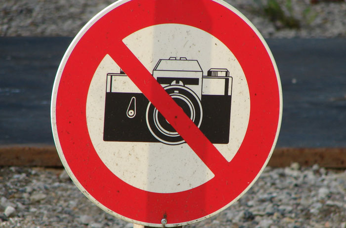 “[Am I The Jerk] For Accessing My Dad’s Phone And Deleting A Picture Of Me?” 