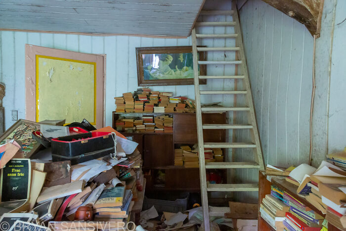 The Dark Past Of This Abandoned House Made Me Visit And Photograph It (15 Pics) The Dark Past Of This Abandoned House Made Me Visit And Photograph It (15 Pics)